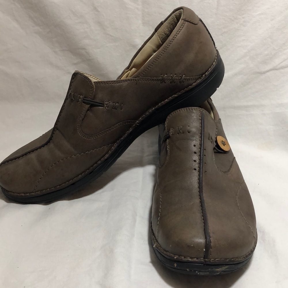 Clarks Unstructured Brown Leather Un Loop Shoe - image 1